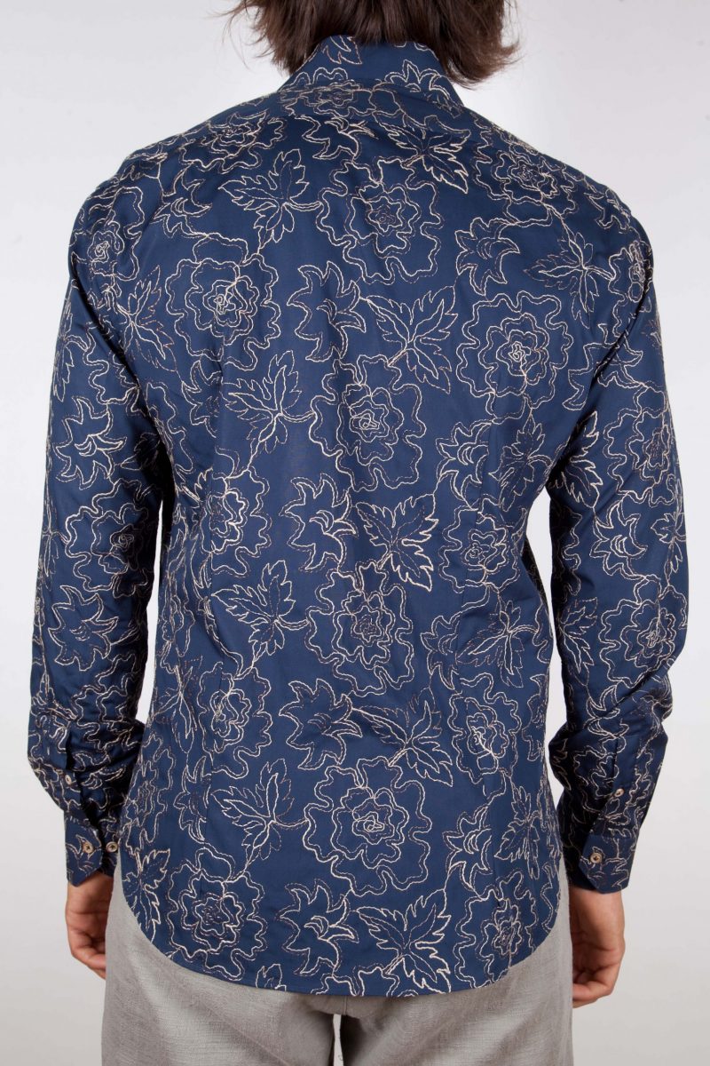 Fashion shirt, soft collar with embroidery
