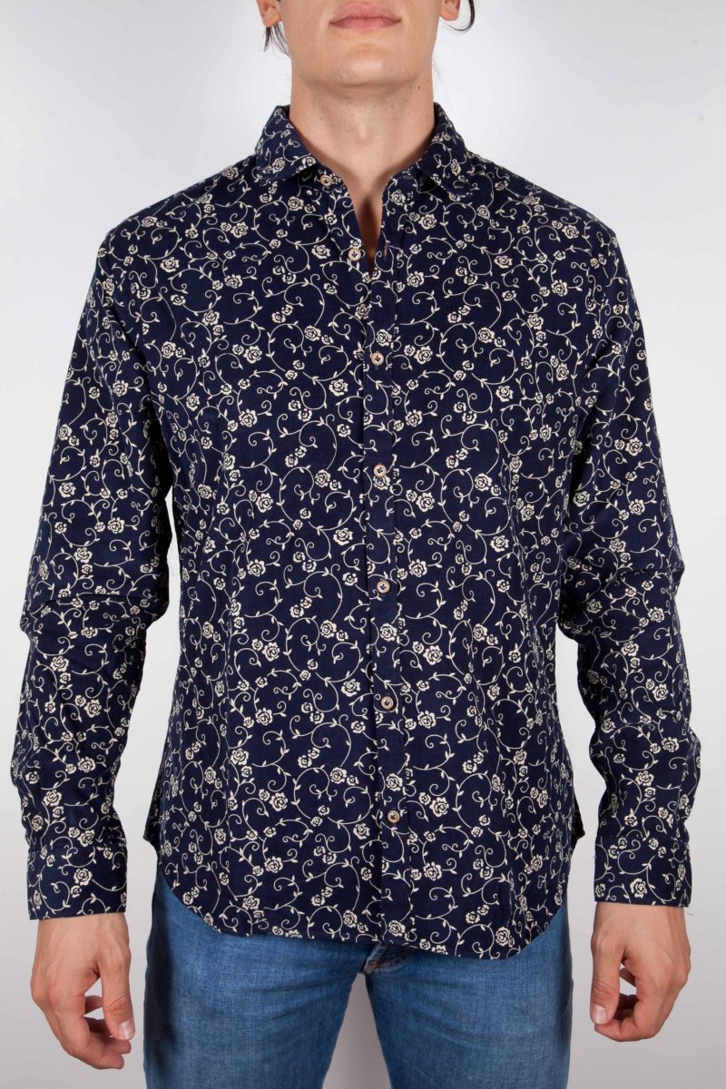 Fashion shirt, soft and blue collar