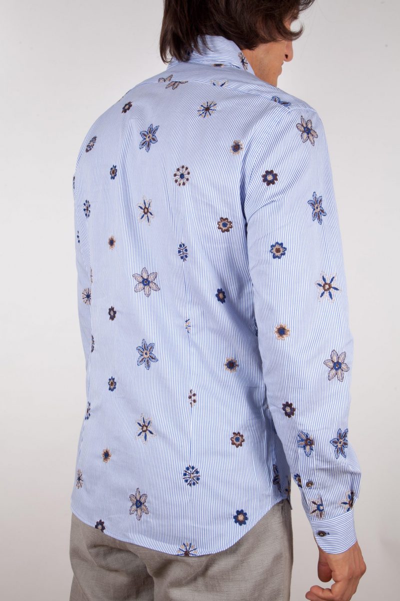 Fashion shirt, soft collar with embroidery